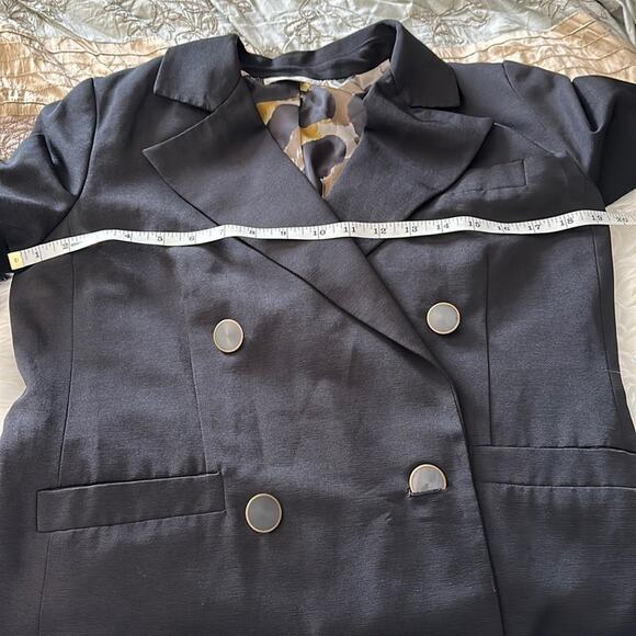 CAbi | Luxe Tux Blazer Size 4 - Picture 10 of 12